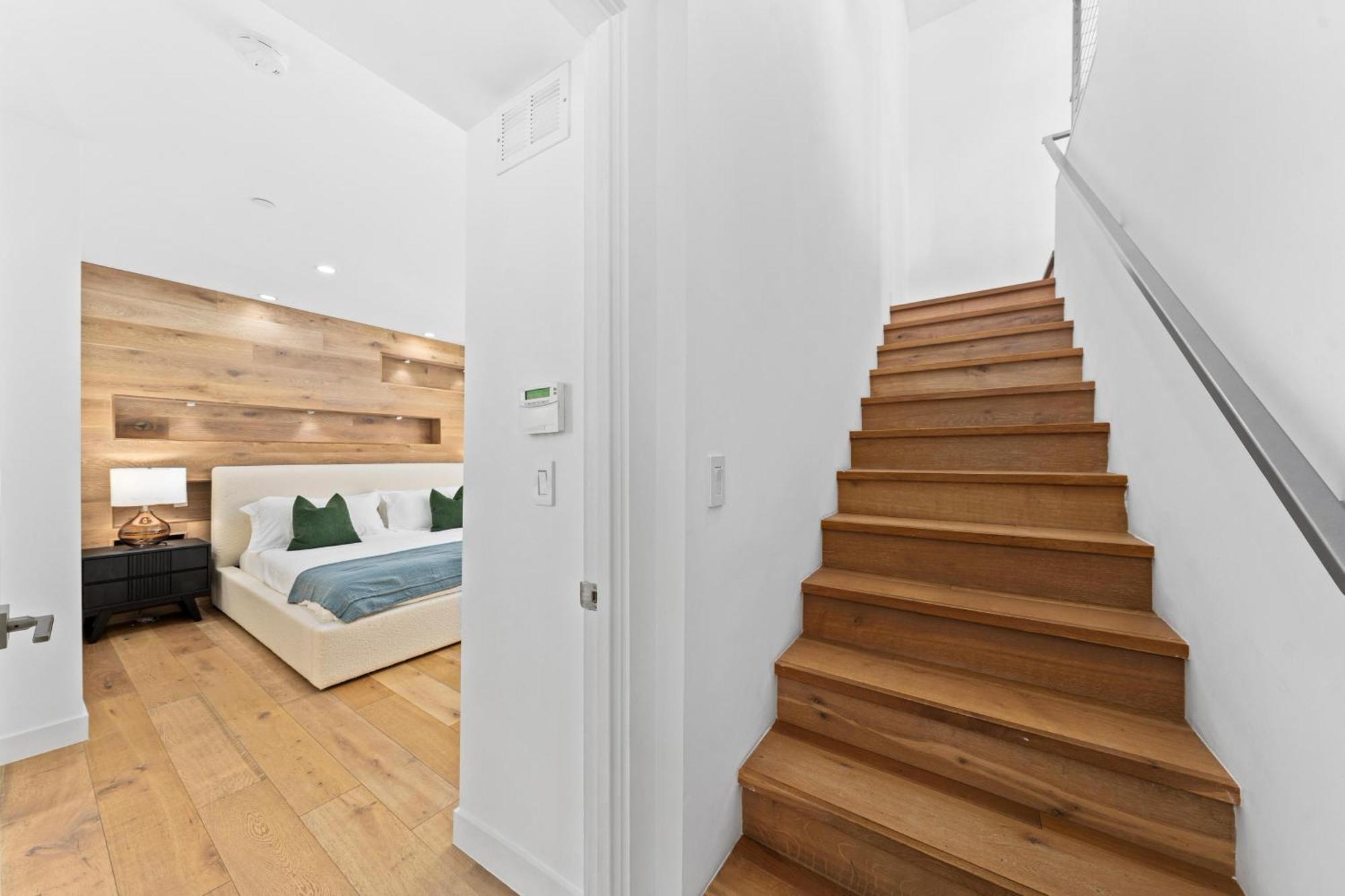 The Diamond Dune Three Floors Two Balconies Bbq Apartment Los Angeles