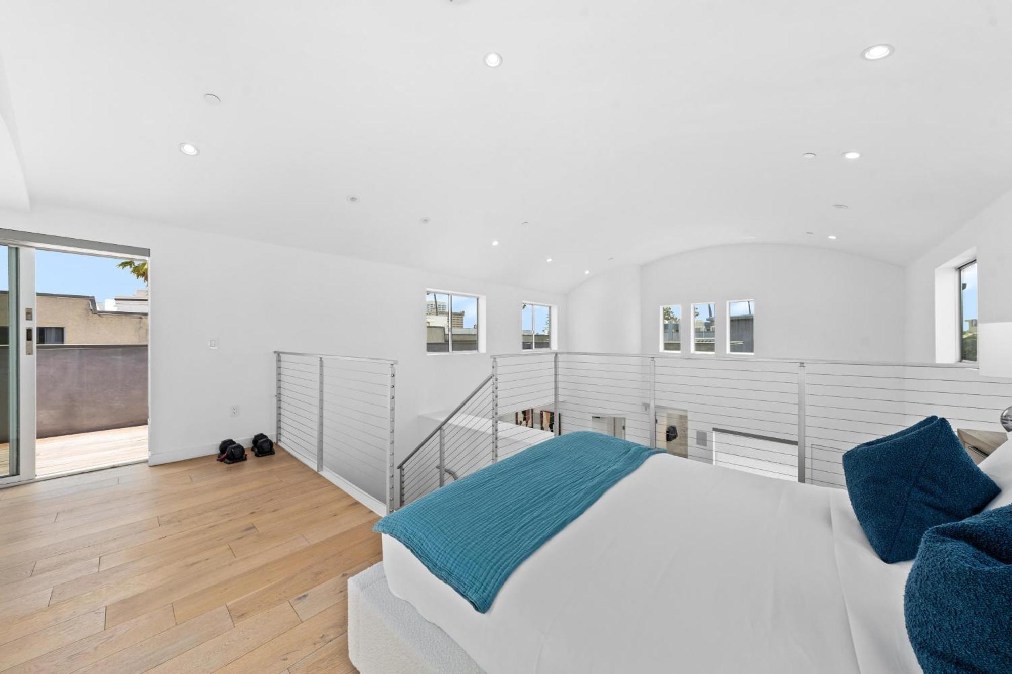 The Diamond Dune Three Floors Two Balconies Bbq Apartment Los Angeles