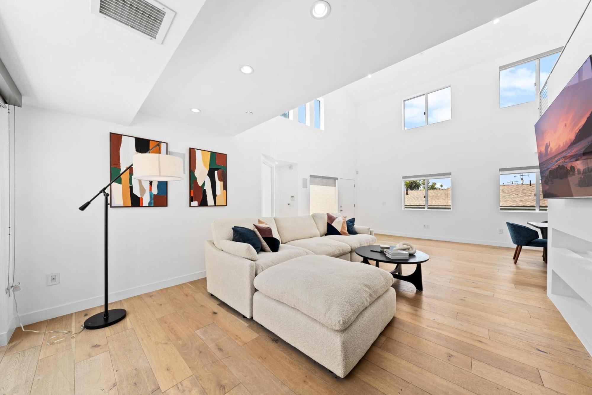 The Diamond Dune Three Floors Two Balconies Bbq Apartment Los Angeles