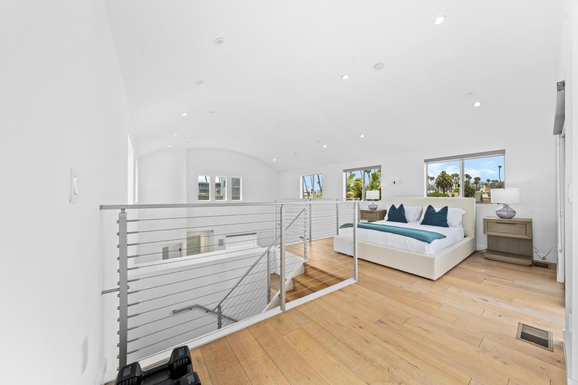The Diamond Dune Three Floors Two Balconies Bbq Apartment Los Angeles